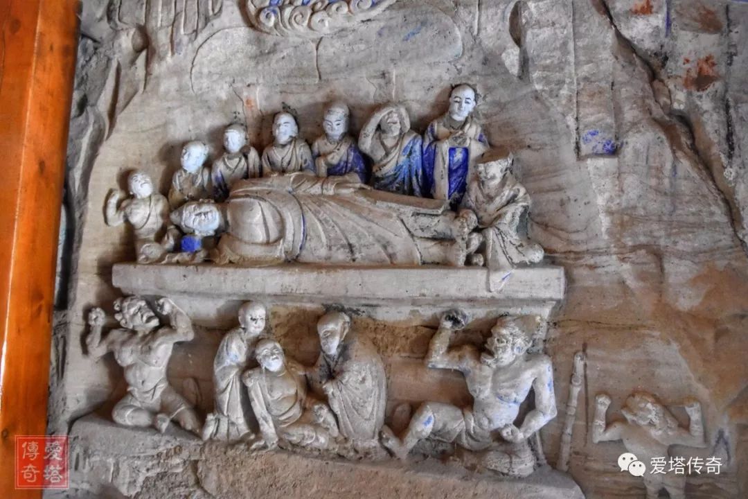 内四壁皆雕刻有造像,题材丰富,有千手观音,水月观音,立佛,阿育王施土