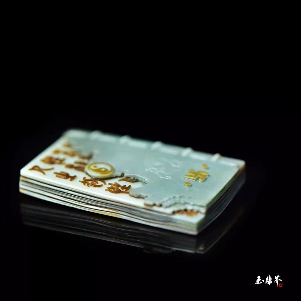 玉雕师雕的漫画书太有爱了