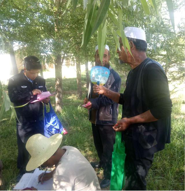 西吉县马莲乡依托产业验收开展禁毒宣传活动