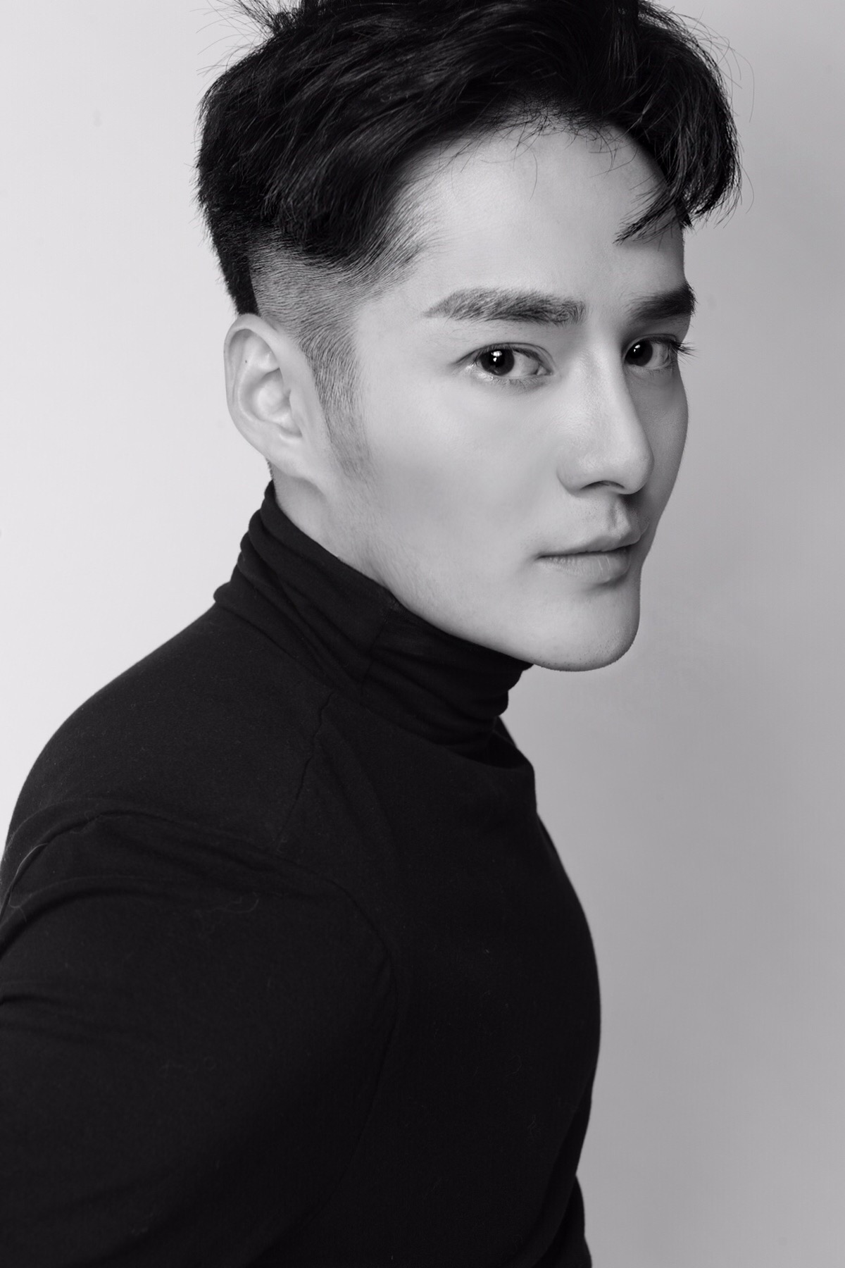 宋恺一位自称矛盾座像孙悟空一样有72面的演员