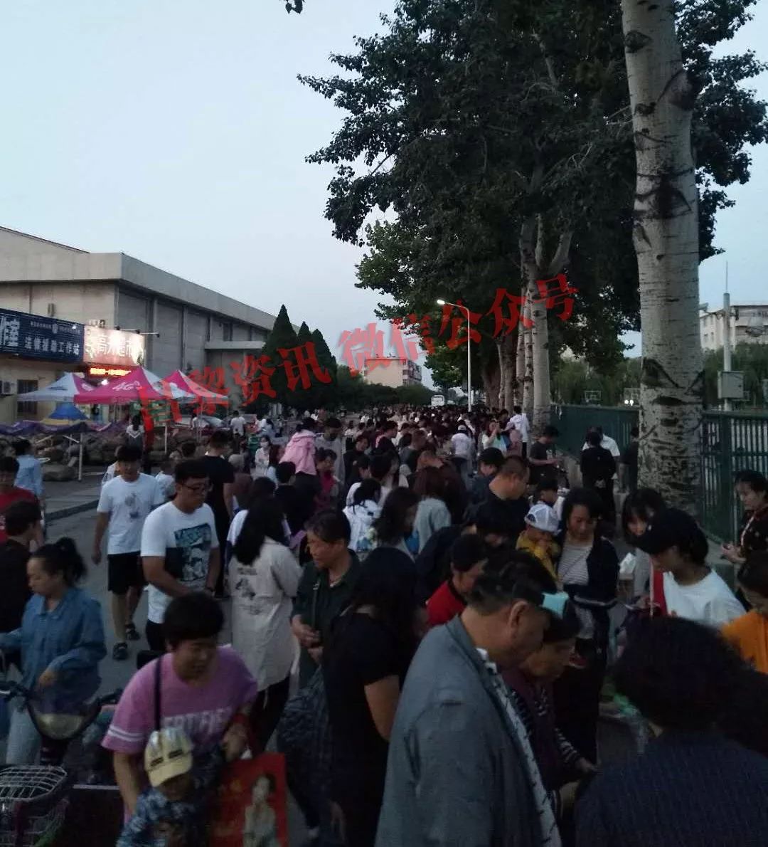 毕业季昌黎农校毕业市集火爆各种大学物品