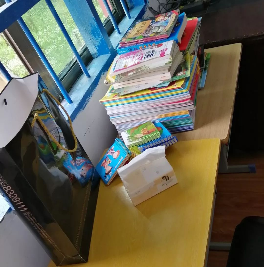 在了解到乌养小学所缺乏的物资之后,我们自发捐赠,并向社会征集了极多