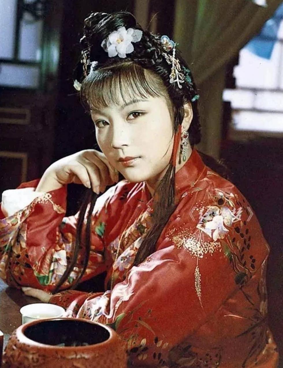 红楼梦里,此人凭借五个优势,赢了所有人_湘云