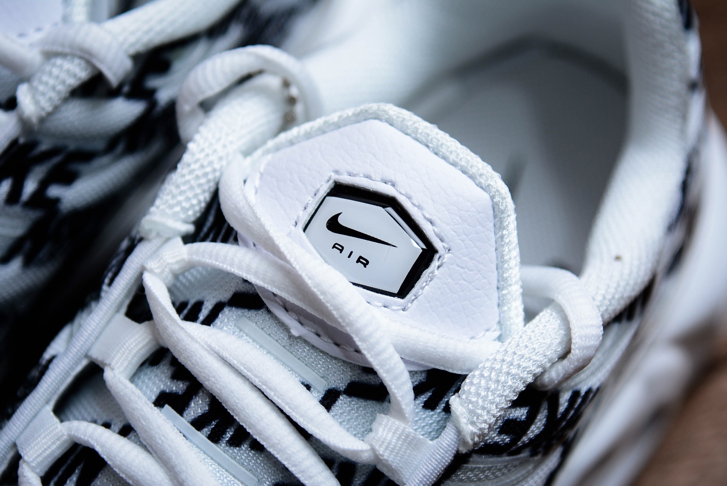 耐克nikeshoxr4纯原气柱复古跑鞋图赏