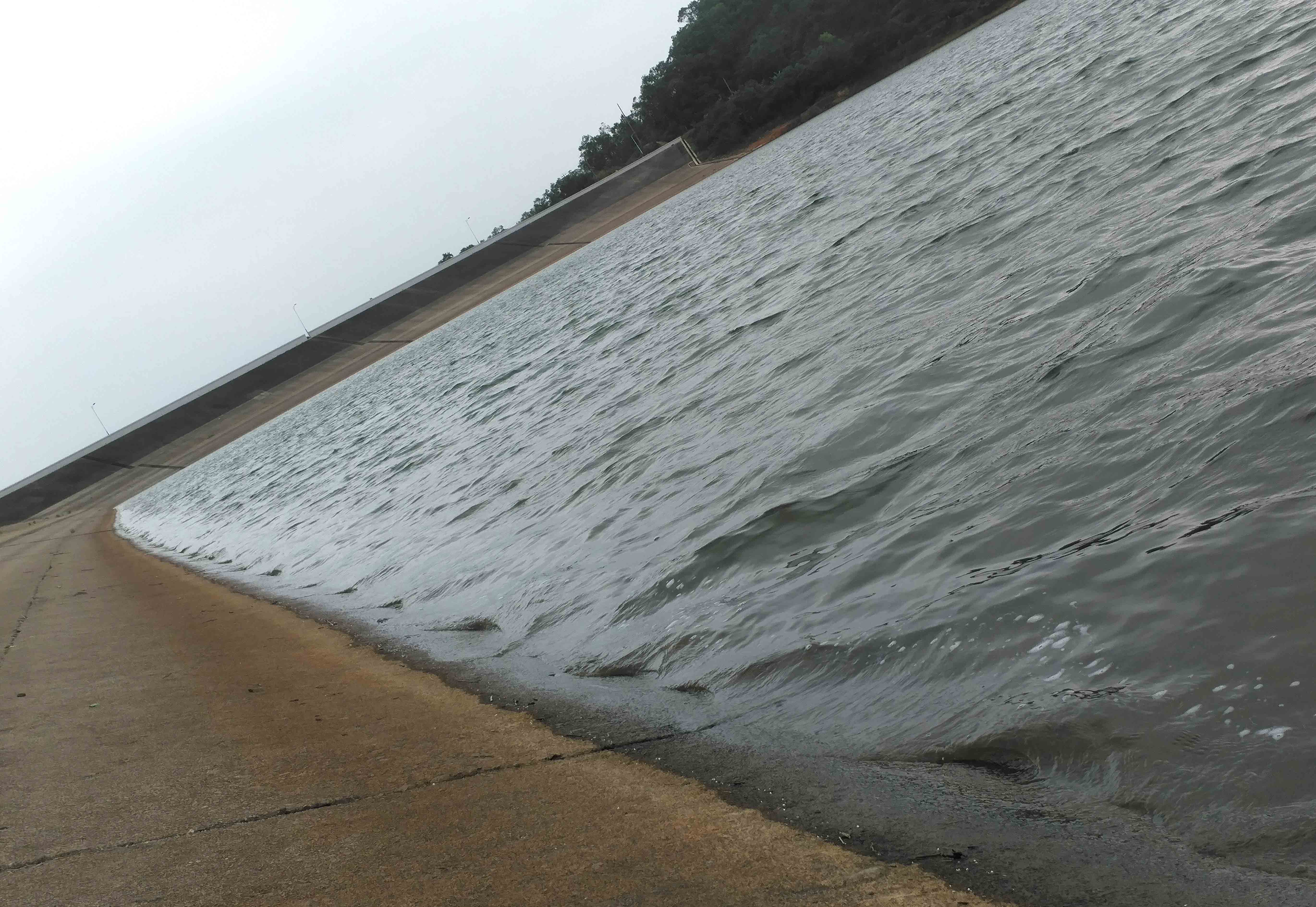 电白罗坑水库风景旅游区有人称其为电白小桂林