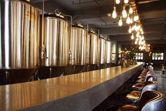 夏天藏进台儿庄这家微醺小酒馆,来一杯醇香度100%的精酿啤酒吧