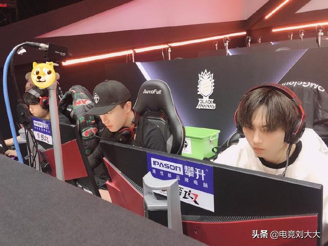 omg西法被骂自闭,微博改名疯狂删博,仅存的两条微博看得心疼