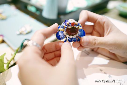 比如你能想到的茶艺,国画,书法等等"吴少华认为,提到法国人大家会联想