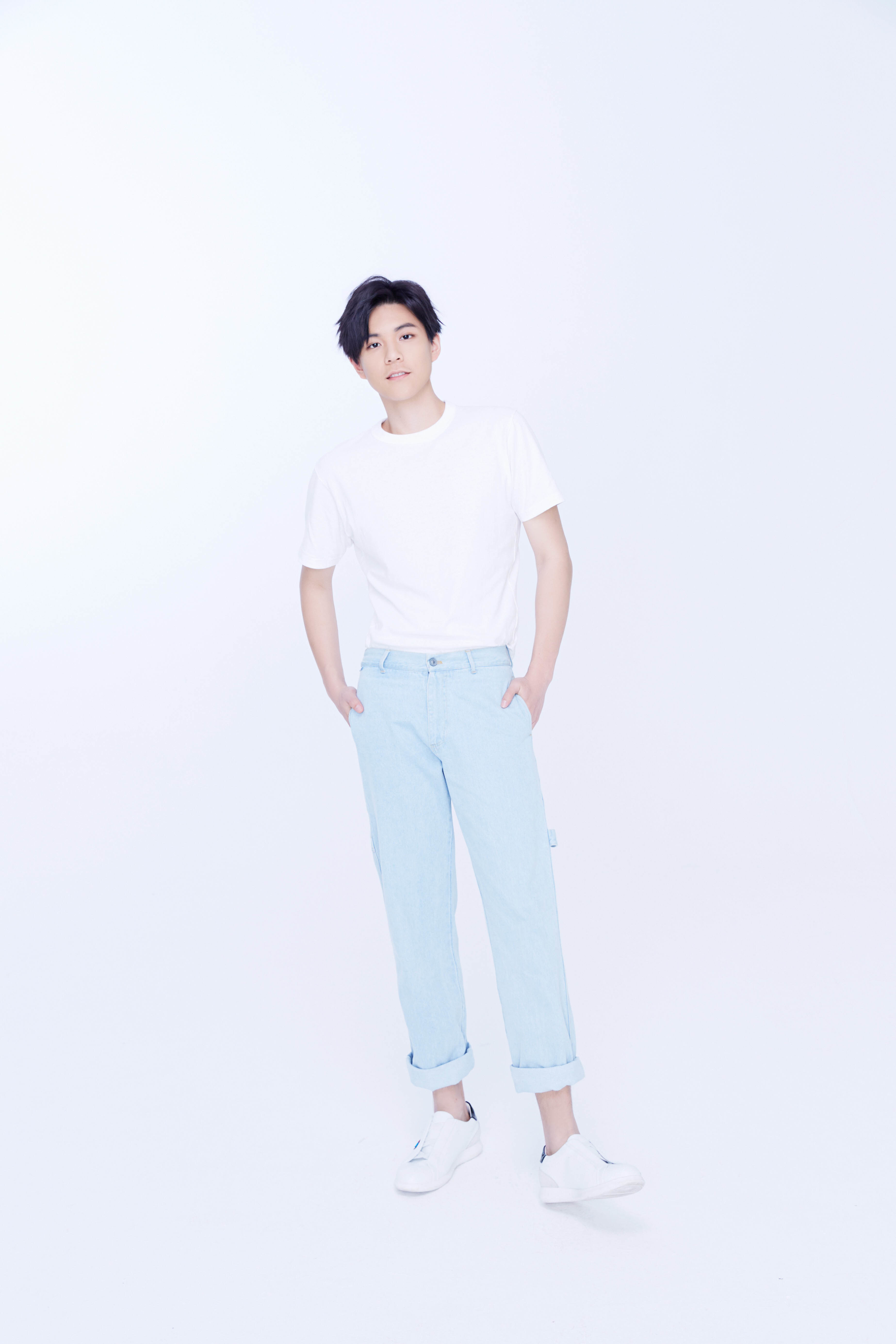 2019年,王熙元签约加盟卓尔文化,与戏骨级演员张嘉译,扈耀之,青年演员