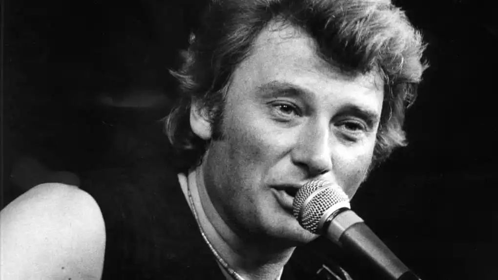 【朗读者】他用灵魂在歌唱,怀念歌王!_johnny