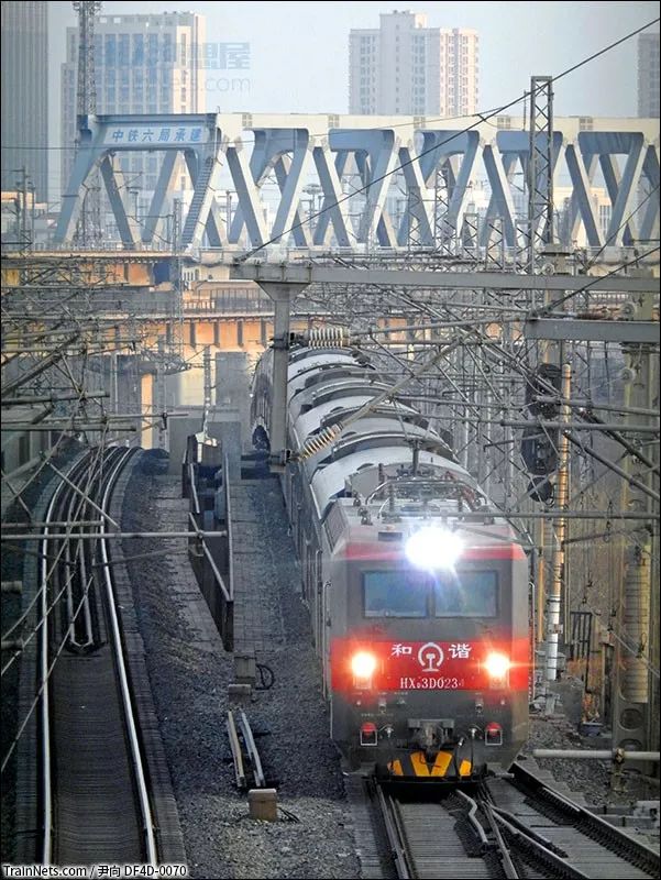 上海,多伦多 工作:学生 爱好时间:2008年起 喜欢车型:df11g bsp,hxd2f