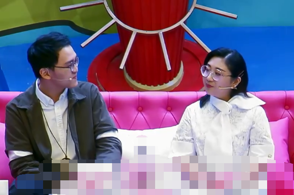 傅首尔金句频出,收到包包会回赠对方一套房?_赵英男