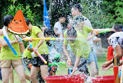 自驾房车玩水去!