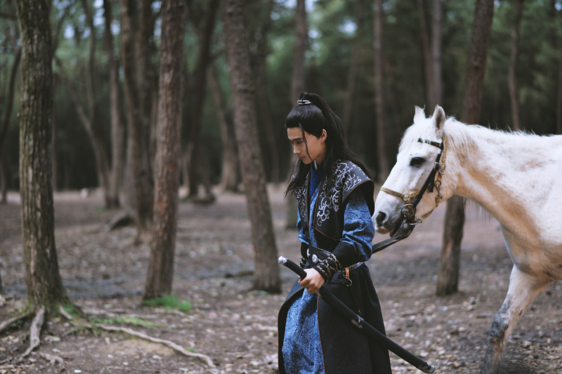 边天扬新片再扮古装造型演绎硬核闯冥界