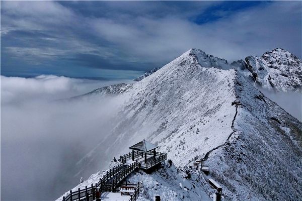 氣候變暖導致56年來秦嶺山區積雪減少太白積雪六月天盛景難見