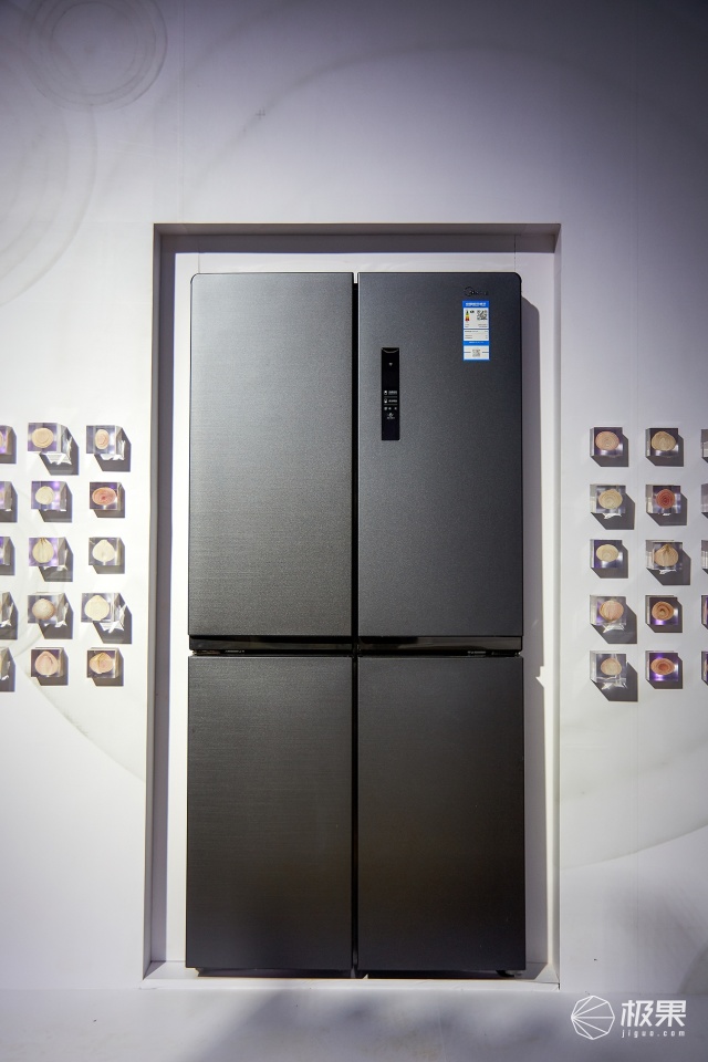 美的发布三大系列黑科技冰箱!