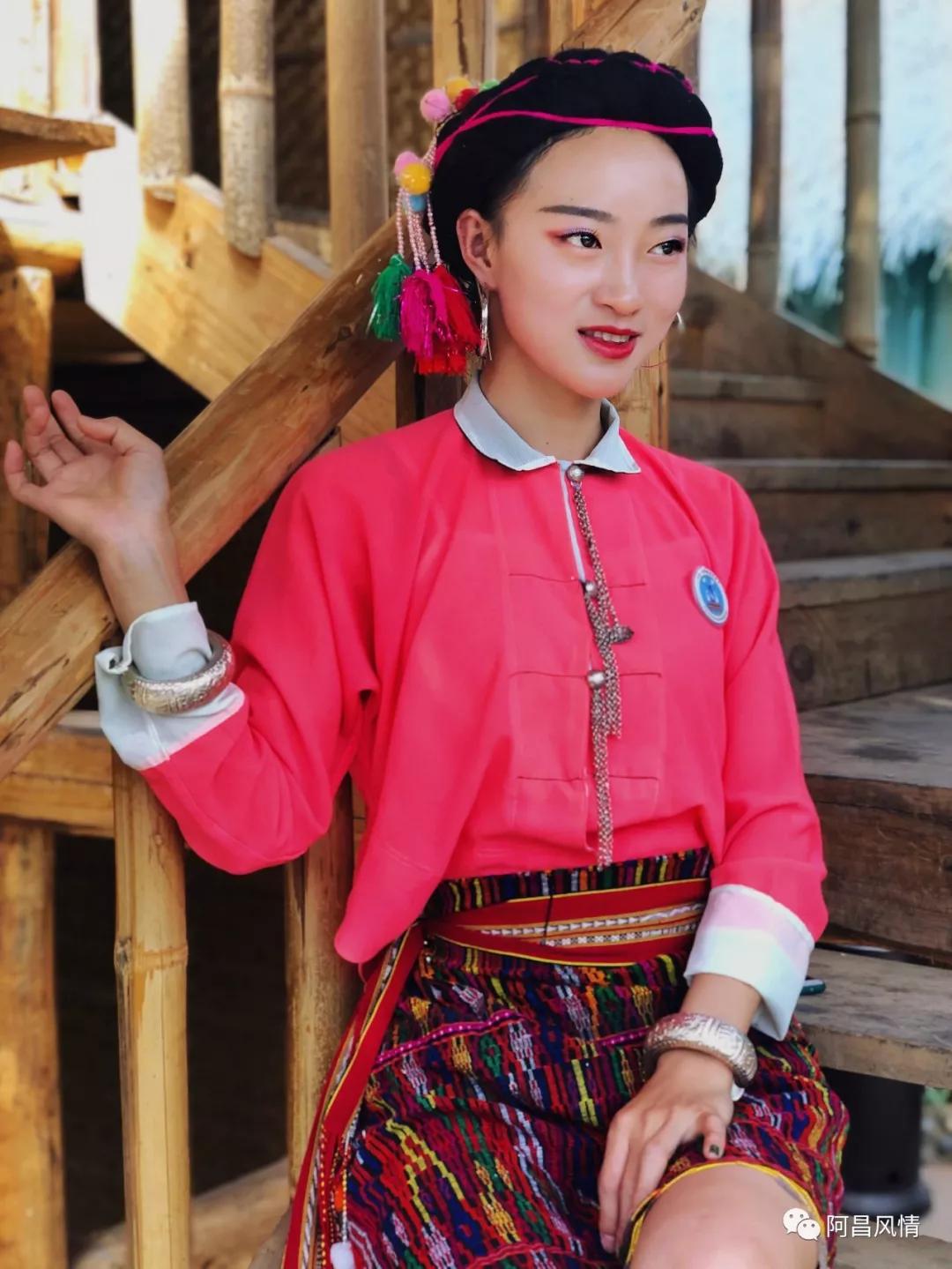 在昆阿昌族同胞欢庆第33届阿露窝罗节