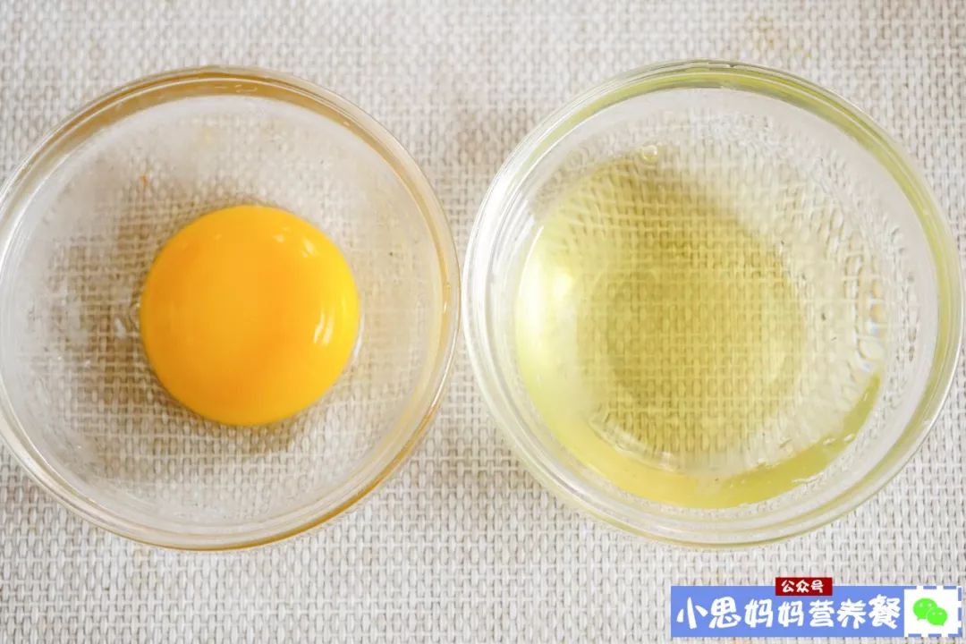 将鸡蛋的蛋黄和蛋清分离.