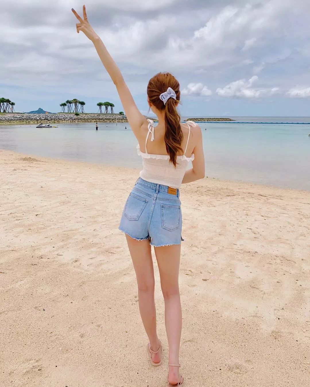 如果夏天非要买一条裤子那我选择它