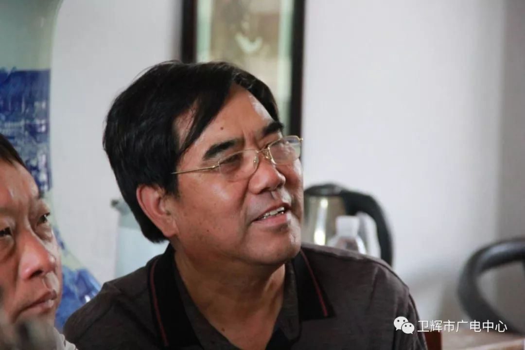 与会文化专家诚恳地就吕祖阁文化旅游发展有限公司总经理王峻峰先生