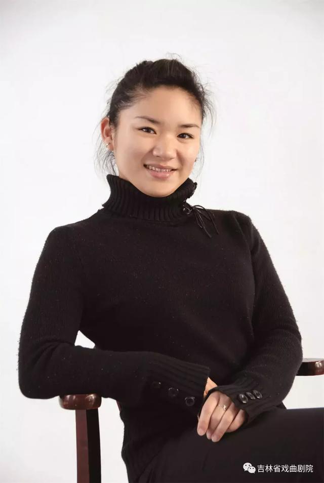 师从:李重华,刘桂欣,郑小冬,康静,刘棣,张兰从艺经历:1994年考入吉林