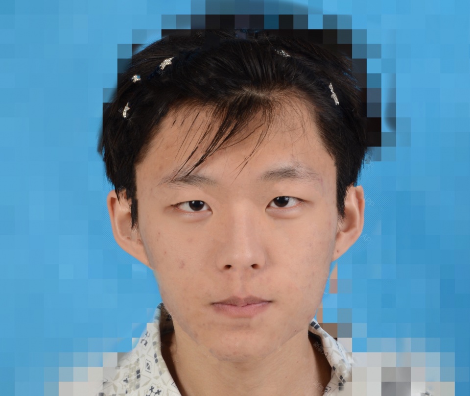 吊梢眼吊梢眼,又名吊眼,外眼角高于内眼角,这种眼睛正面看上去呈反"八