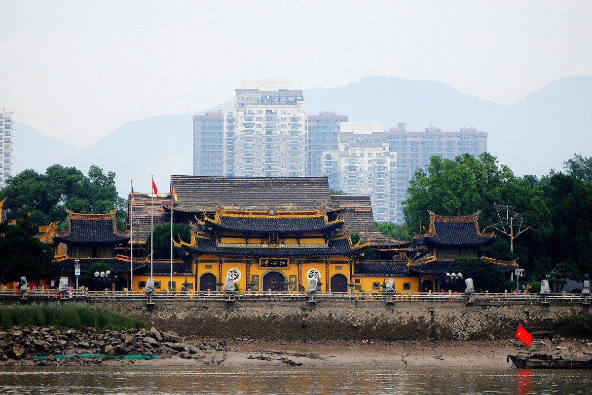 浙江温州江心寺,有副对联很有名,还非常难念,你会读吗