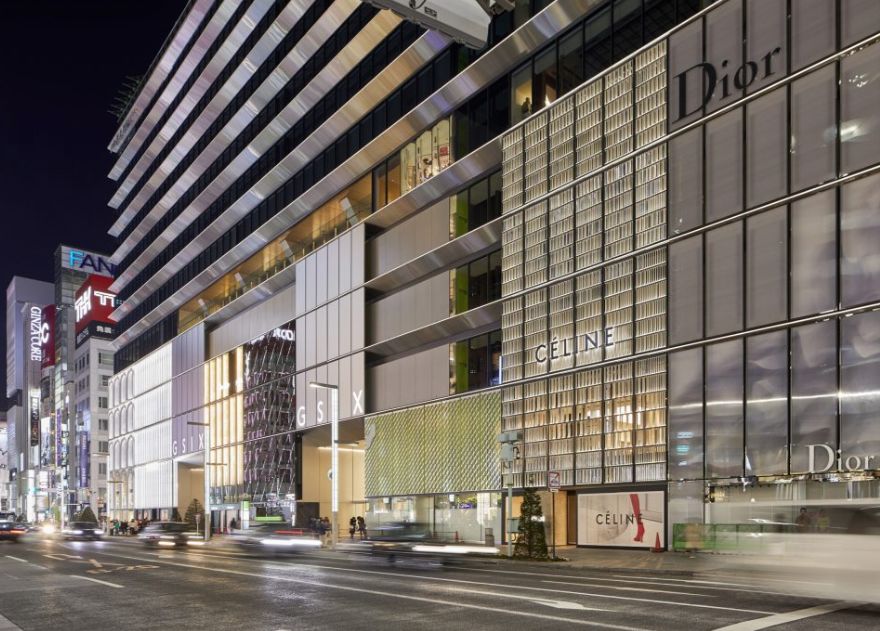 层高的混合用建筑,位于韩国首尔,整个建筑外立面使用了一种浅色的砖块