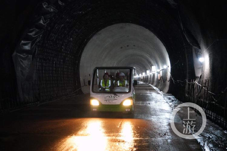 红岩村隧道明年底完工 四层七隧世界罕见