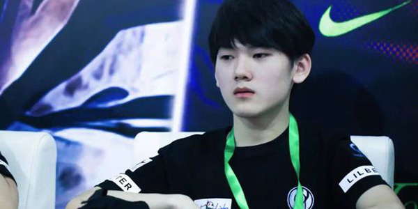 杰克辣舞作为世界冠军队伍ig的下路选手,实力当然不俗,初入赛场的杰克