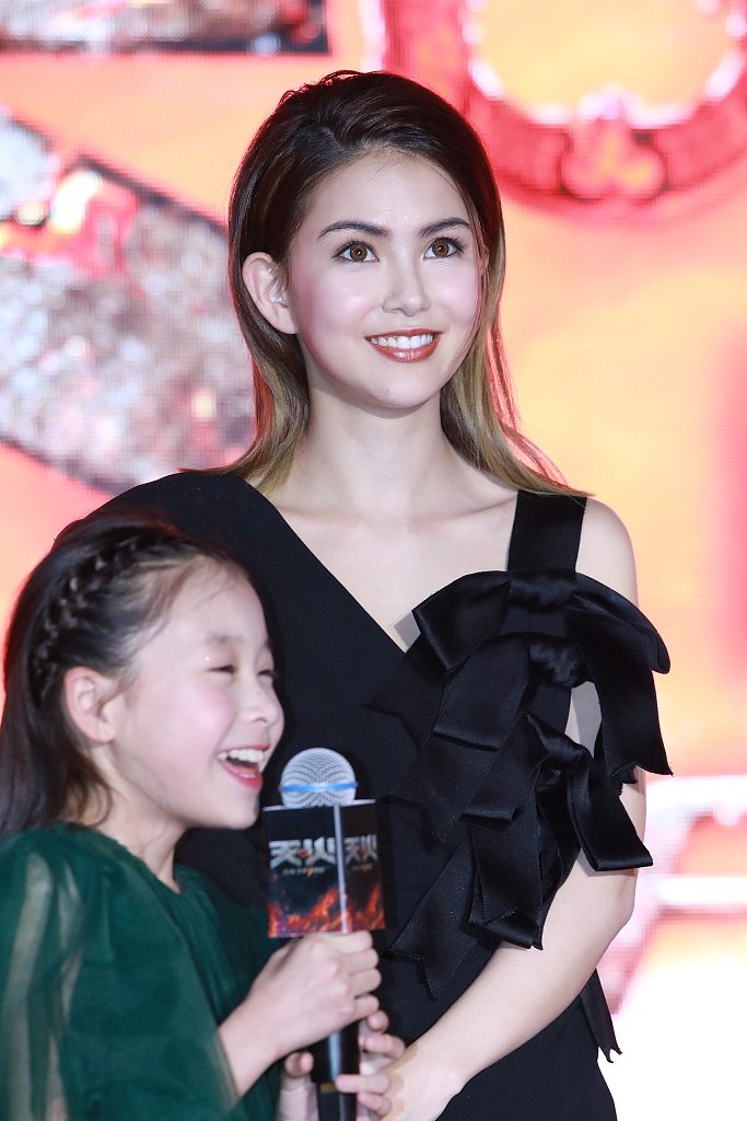 真·白到发光!昆凌出席活动五官精致甜美满分