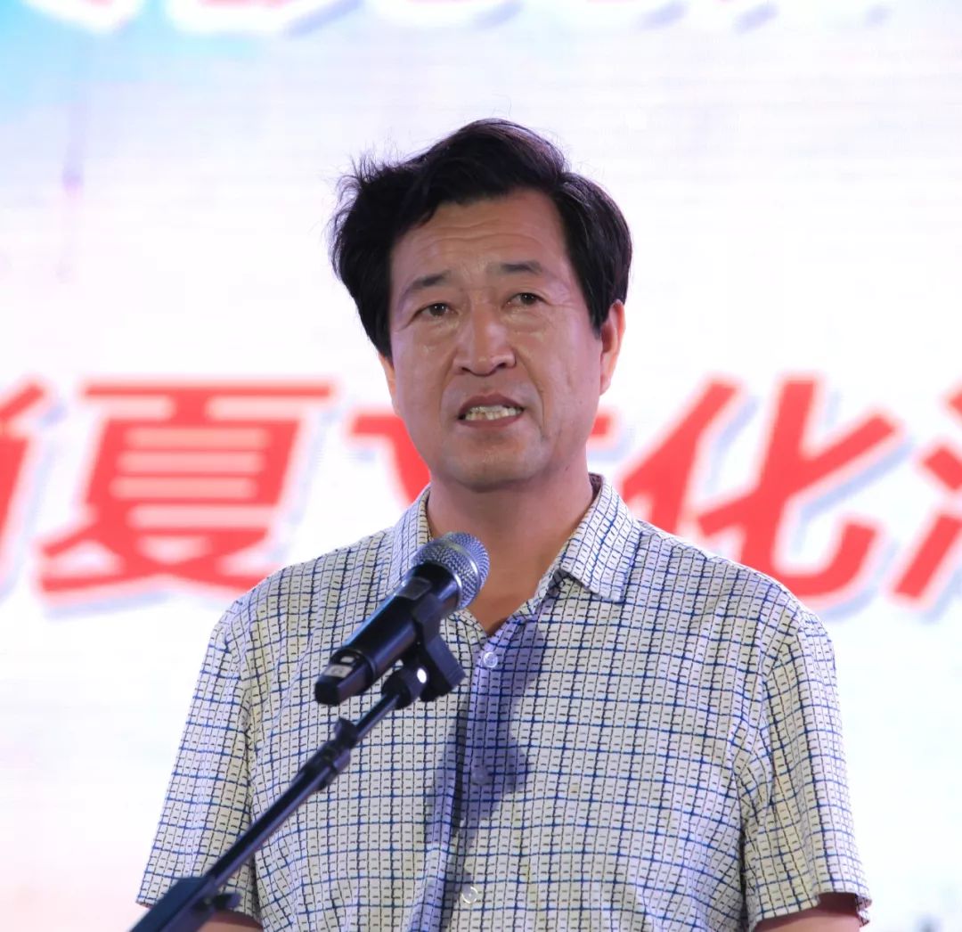 主持吕梁市文化和旅游局局长吕文平宣布2019年消夏文化活动正式启动