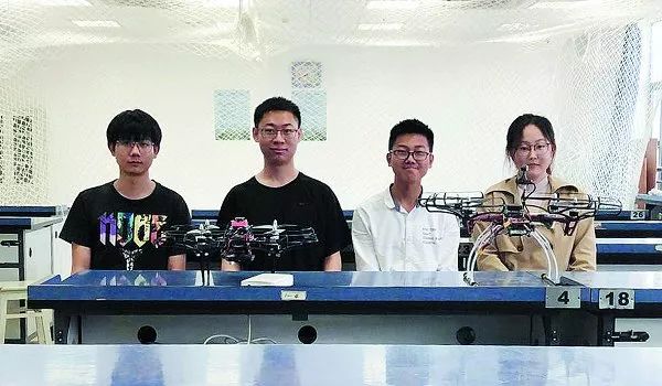 大赛中,由我校电子与光学工程学院,微电子学院的张超越,姚家琪,谢嘉豪