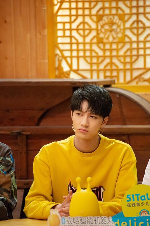 陈子由麦咭小厨化身飞行食客极限攀岩寻找烹饪灵感