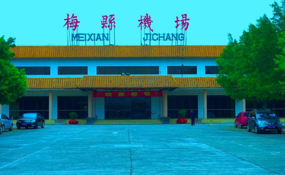 场飞行区等级为4c级,跑道长1800米,宽40米,可供波音737及以下各型飞机
