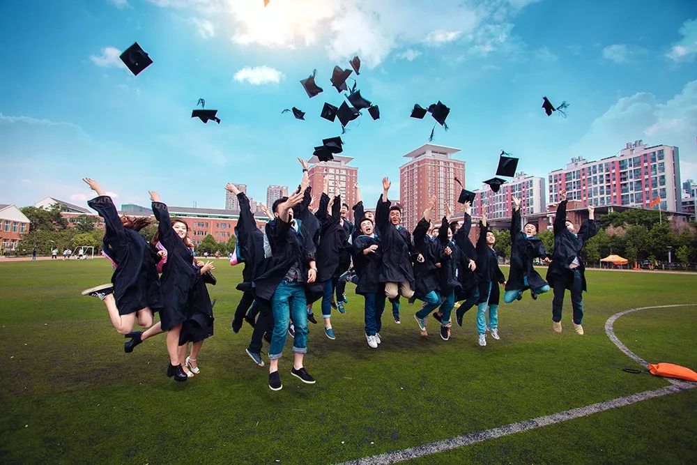 哈佛大学商学院研究生的王卉,有荣获第一届"云南省创业省长奖"的刘尧