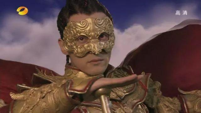 一样,一开始也是一个不学无术的人,后来经历种种才成长为大地皇者的