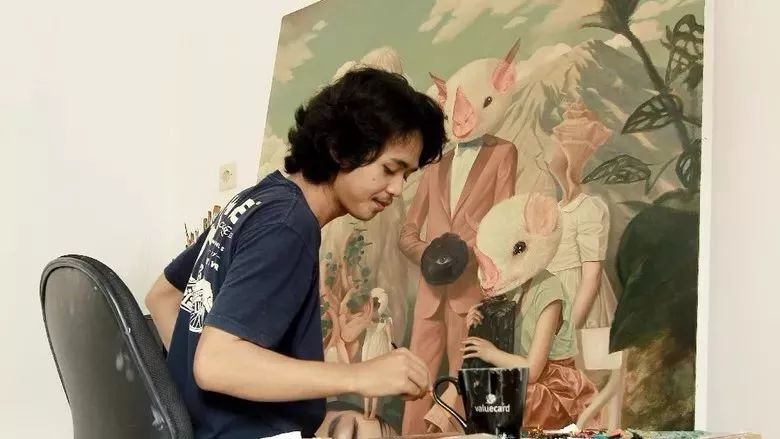 自印尼的艺术家robydwiantono看起来忍不住流泪