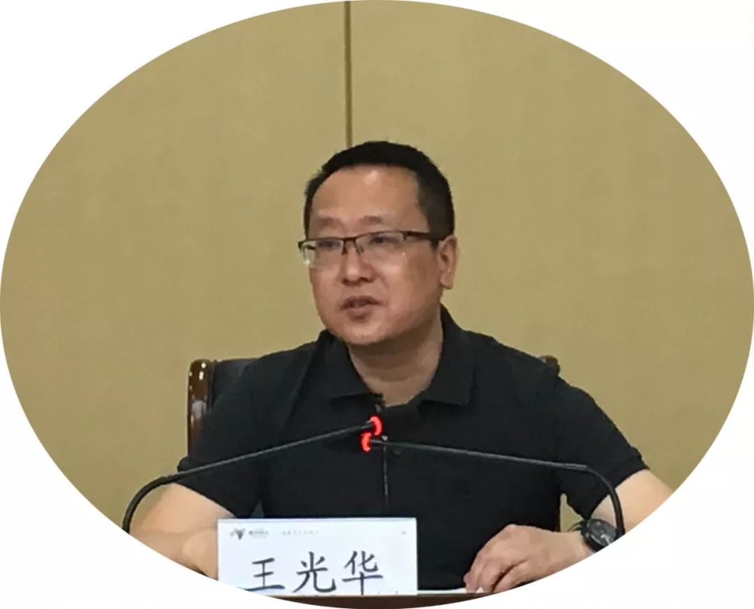会上,王光华和分管领导,分管领导和分管处室分别签订党风廉政建设责任