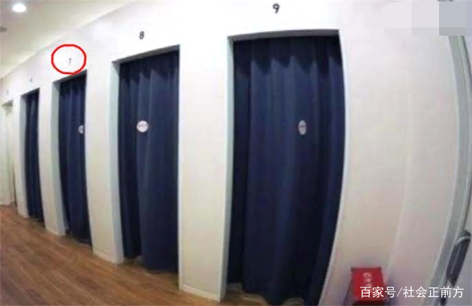 近日,在深圳龙华一家商场的试衣间里出现了针孔摄像头