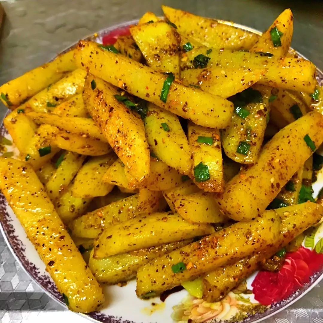 干炸洋芋片被洋芋"统治"的云南餐饮界,衍生出的菜品五花八门,不胜枚举