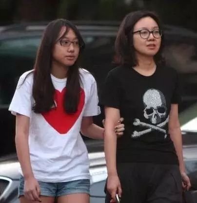 黄磊闫妮"床戏"疯传:中年人的认命,从放弃身材开始!