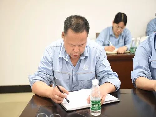 江汉油田分公司副总经理徐义卫参加江汉盐化工安全大反思大讨论座谈会