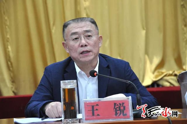 市委书记王锐讲话,市委副书记赵卫东主持会议,副市长逯克宗通报节会