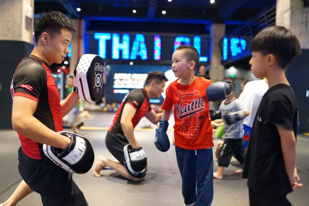 不负时光小小格斗家儿童泰拳柔术亲子品鉴会勾勒幸福美好生活