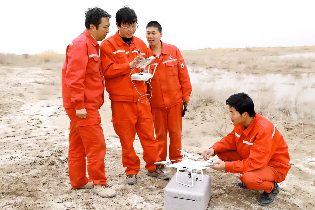 田地,村莊等人工巡護困難管段,石油人通過引進4部無人機,對管道發生