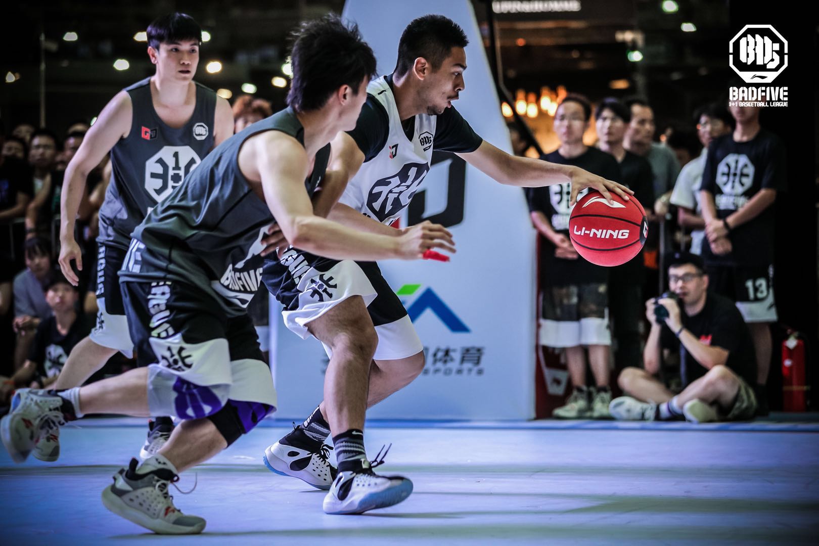 组图:3 1篮球联赛大连站 巅峰对决引人关注