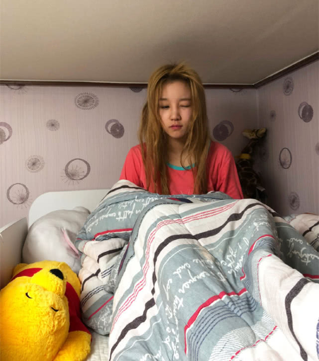 有一种整容叫宋雨琦不化妆起床素颜照曝光这颜值我跪服了
