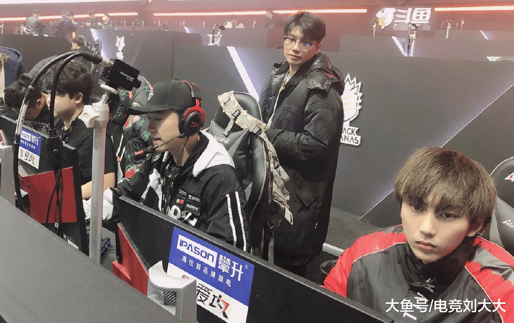 omg西法被骂自闭微博改名疯狂删博仅存的两条微博看得心疼