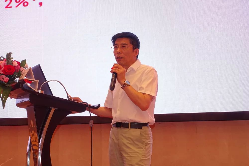 江苏省医学会呼吸病学分会主任委员黄茂,常州市卫健委副主任刘志洪